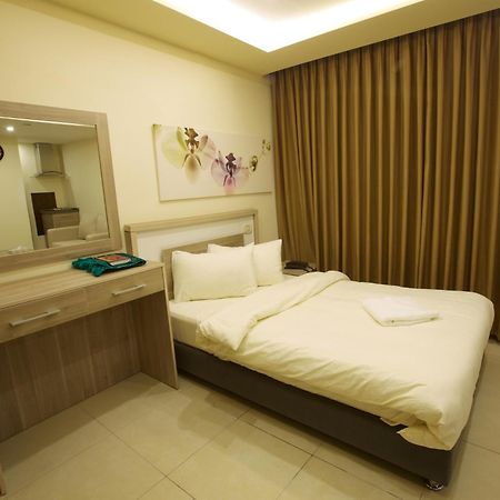 Lujain Hotel فندق النور واللجين Amán Habitación foto