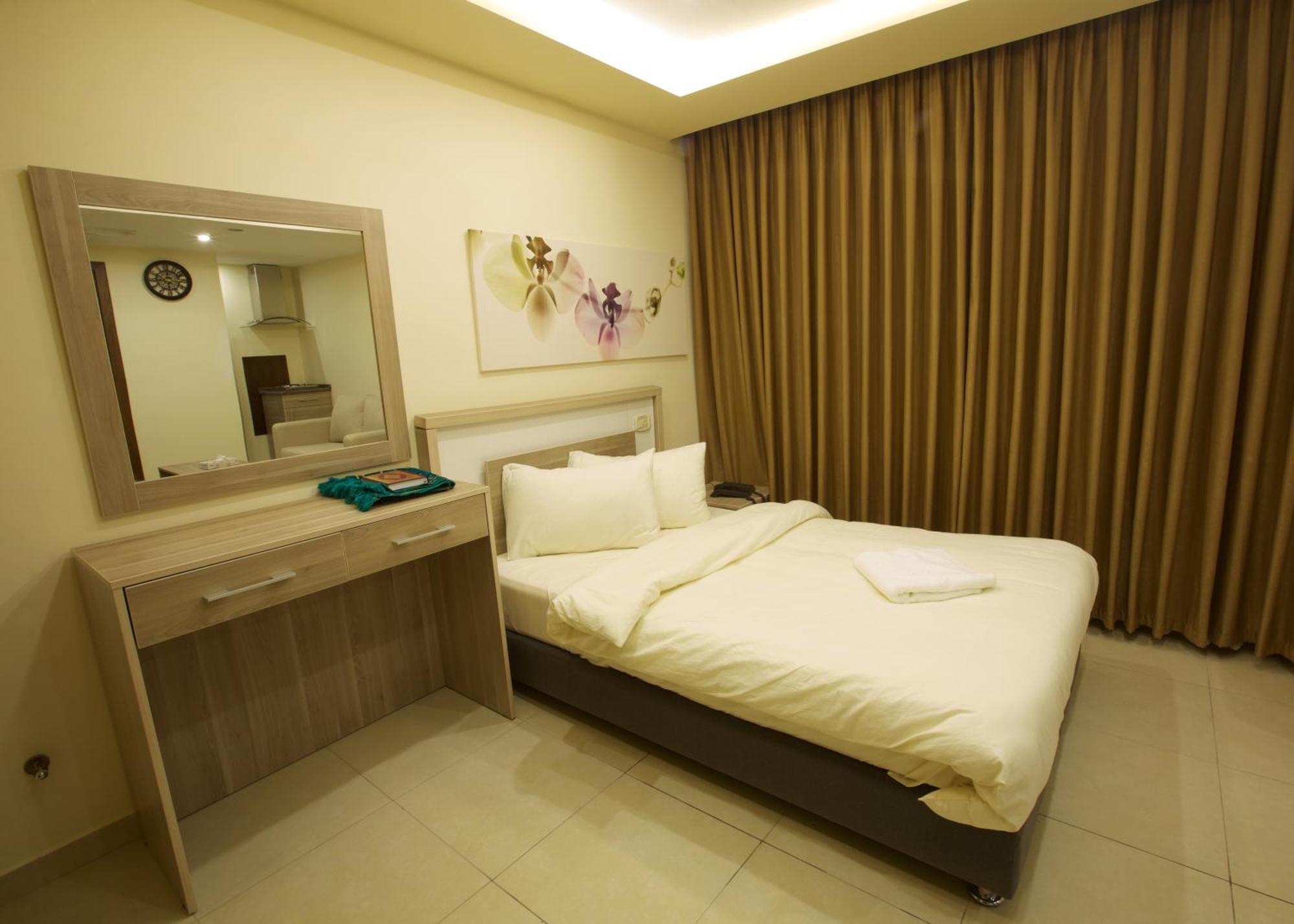 Lujain Hotel فندق النور واللجين Amán Habitación foto