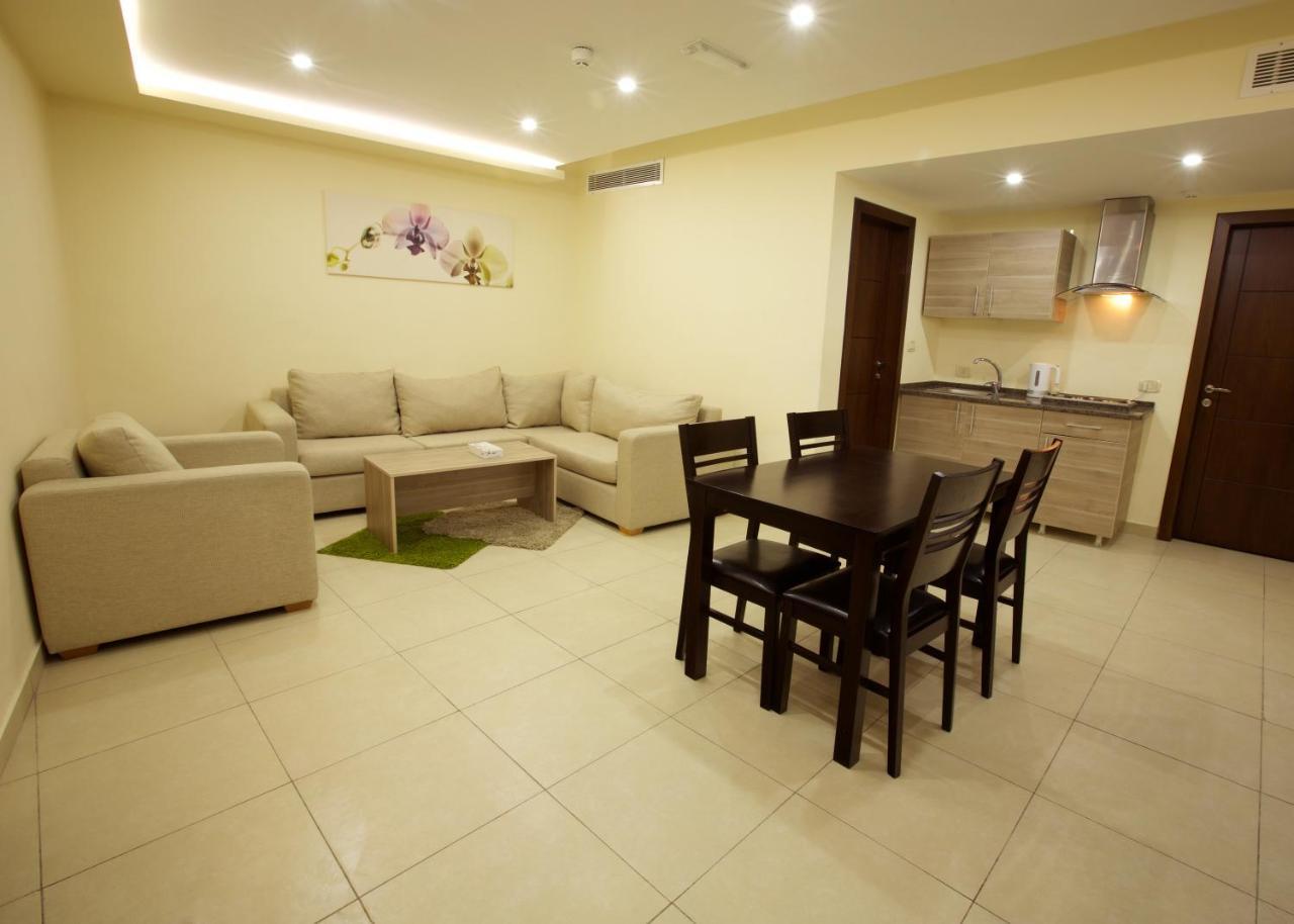 Lujain Hotel فندق النور واللجين Amán Habitación foto